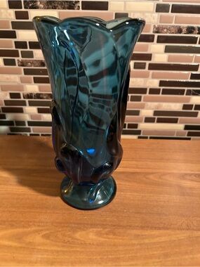 Vintage Fenton Blue Art Glass Decorative Vase - Elegant Home Accent